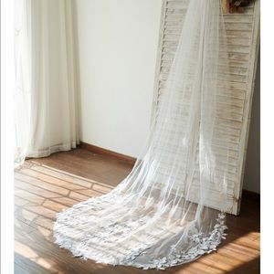 One-tier Chapel Bridal Veils With Lace